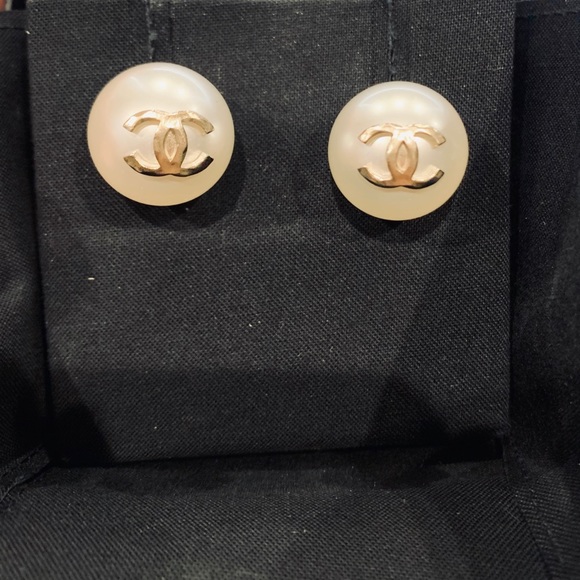CHANEL Jewelry - Brand new Chanel earrings